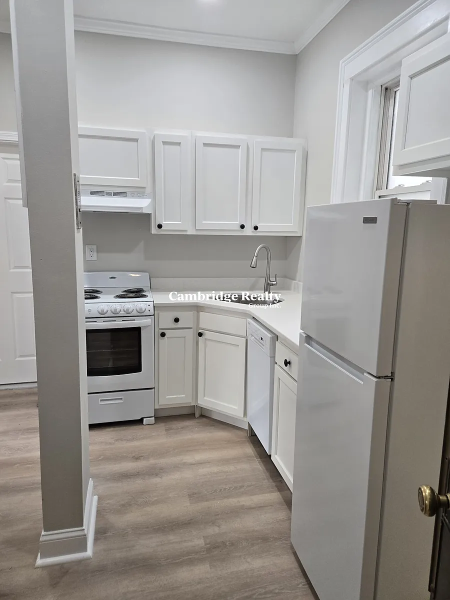 Building Photo - 1185 Commonwealth Ave #2T