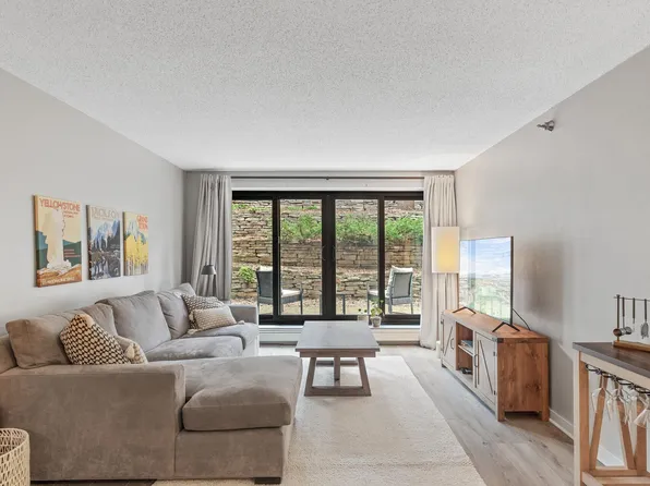 52 Groveland Ter #A110, Minneapolis, MN 55403