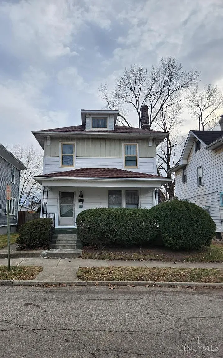 2020 Grand Ave photo 1