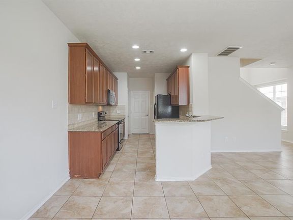 4th image of 14 Bowerbank Ct