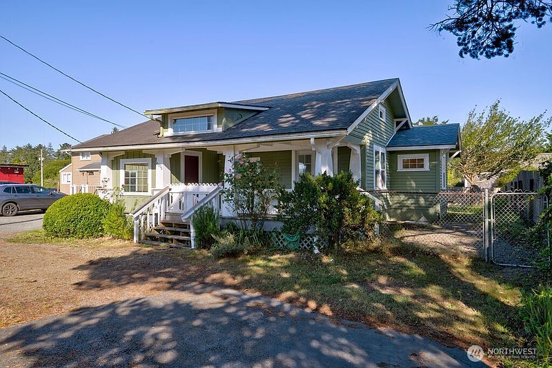 2nd image of 4506 Pacific Way