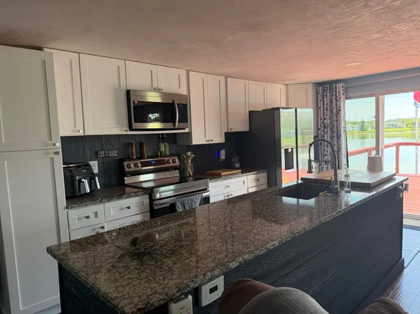 1A Parrot Pl, North Fort Myers, FL 33917