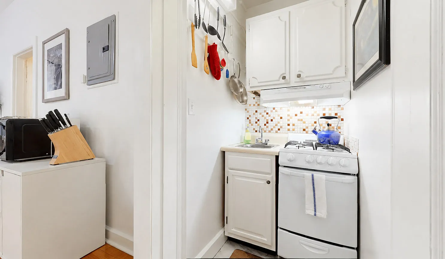 1 bed, 1.0 bath, 4843 sqft, $2,748 — Photo 2