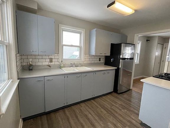 5th image of 1314 Benton Ave