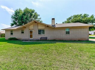 2213 Kings Rd, Moore, OK 73160