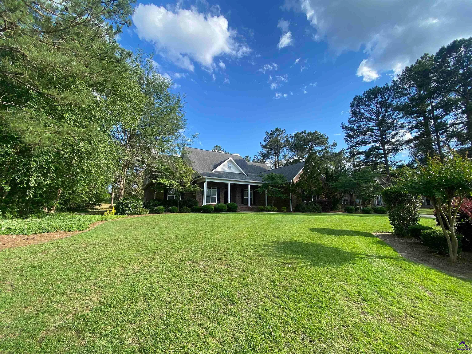 4 bed, 3.5 bath, 2701 sqft, $2,800 — Photo 2
