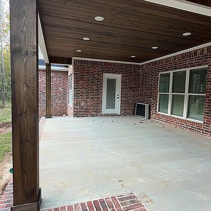 4th image of 832 County Road 940