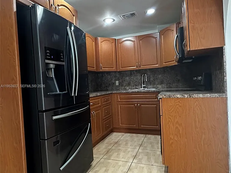 350 W 34th St — Photo 2