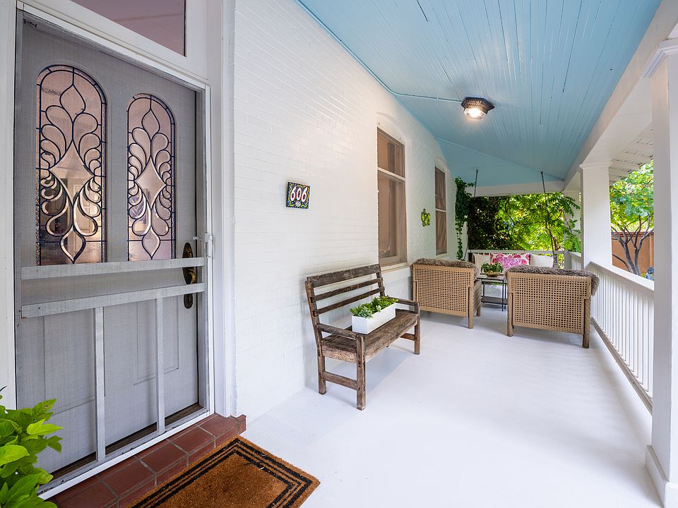 Lots of room for hanging out all year round.