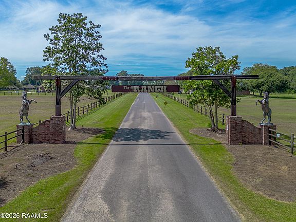3rd image of Saddle Dr