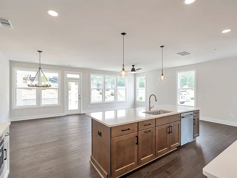 1258 Winterhaven Dr — Photo 11