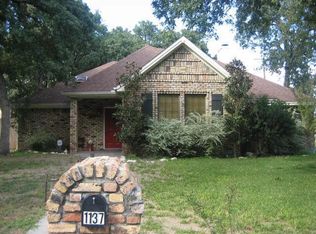 1137 Pine Ridge Dr, Azle, TX 76020