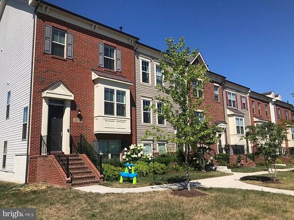 3rd image of 22210 Fulmer Ave