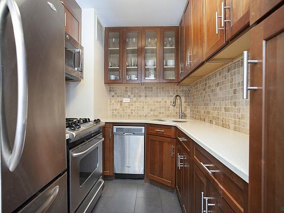 3rd image of 16 W 16th St #3JKS