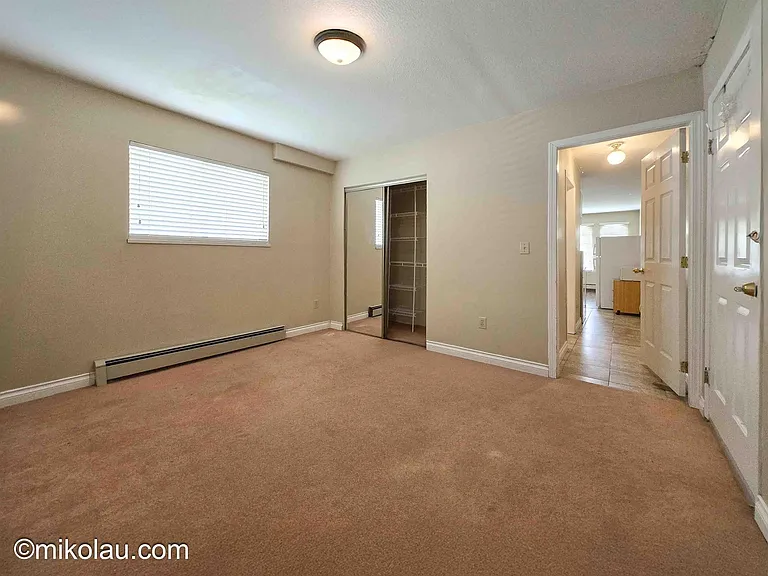 377X Burke St — Photo 7