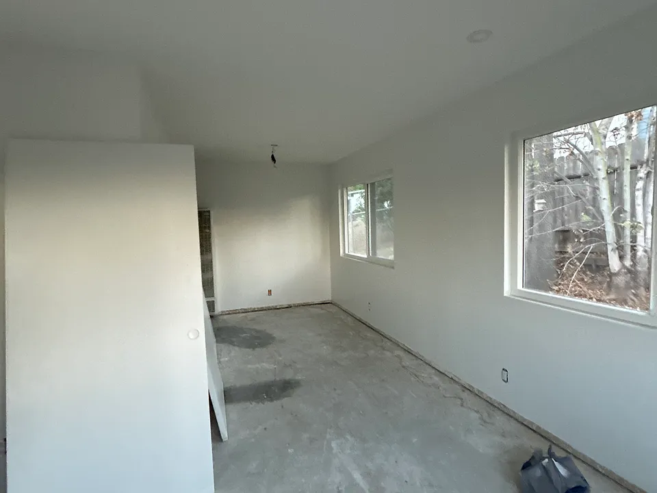 Living space/dining area