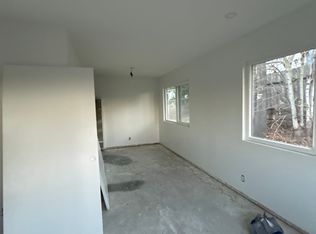 663 Windsor Ct APT B, Vista, CA 92084