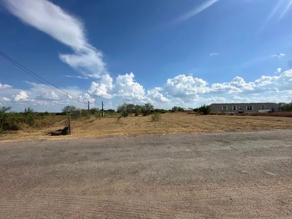 48 Robbie Dr, Hebbronville, TX 78361