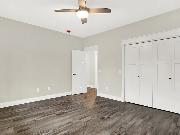 2110 S Smith Rd — Photo 13
