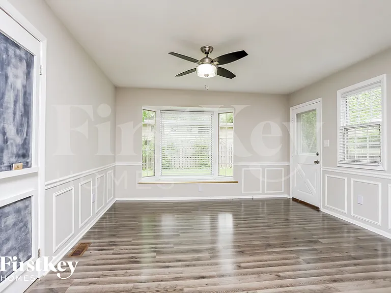 7235 Forestate Dr — Photo 8