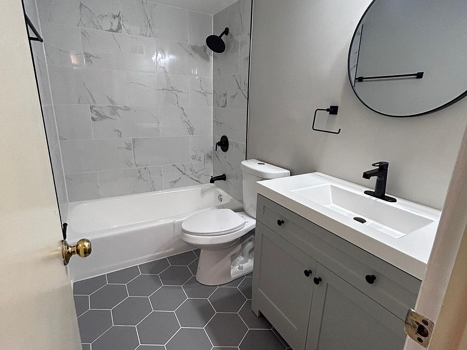 1st image of 2740 40th St APT 2E