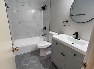 2740 40th St APT 2E, Highland, IN 46322