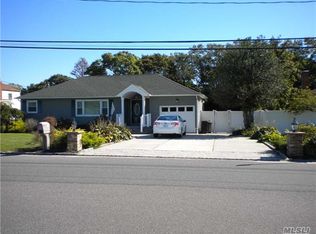 61 Richmond Ave, Patchogue, NY 11772