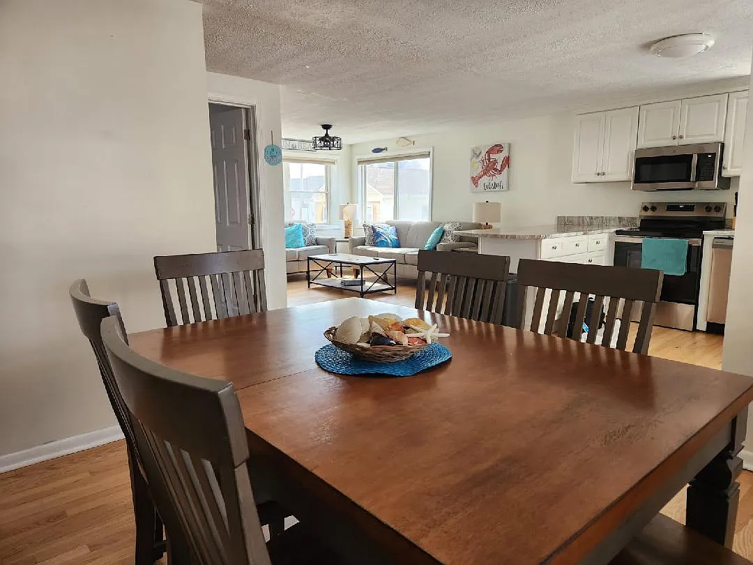 3 bed, 1200 sqft, $2,500 — Photo 4