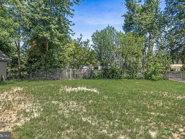 1833 W High St — Photo 35