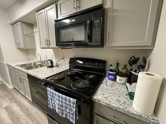 3rd image of 1128 Cooper Dr