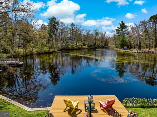 17 Elm Dr, Medford, NJ 08055