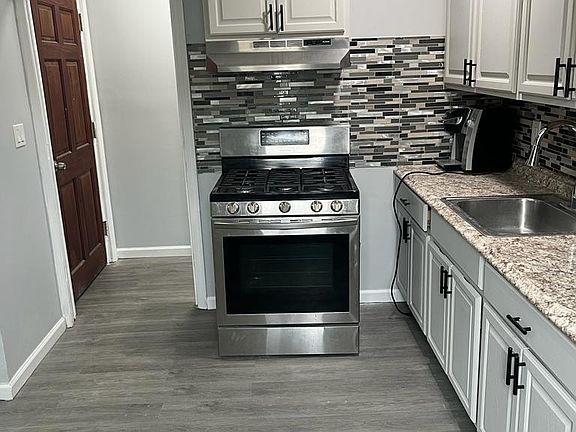 3rd image of 947 E 211th St #3