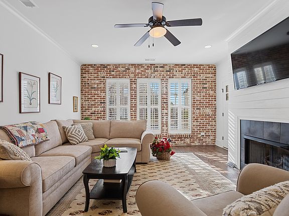 5th image of 2354 Village Center St