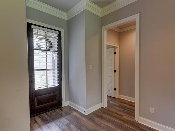 5th image of 105 Grassland Ave