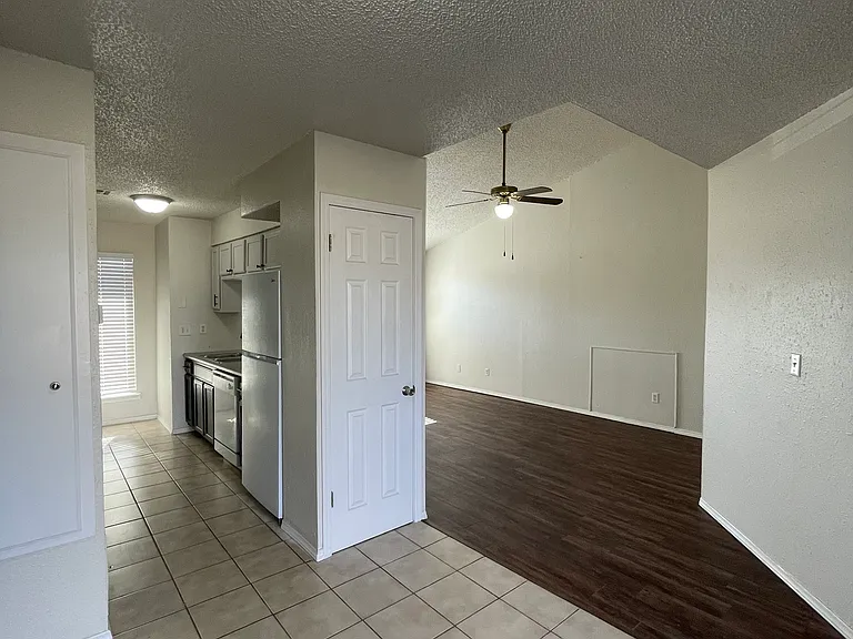 2253 Donna Dr — Photo 3