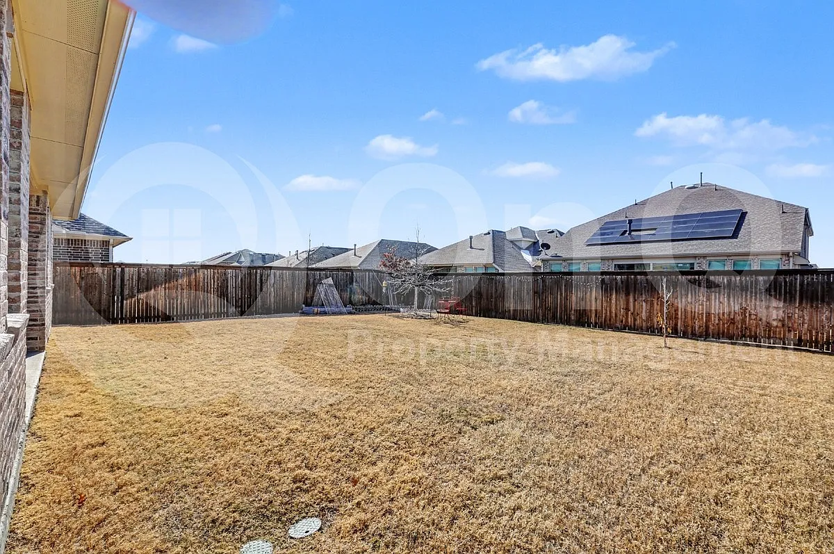 4 bed, 2.0 bath, 1870 sqft, $2,650 — Photo 4