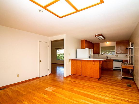 5th image of 42231 Palm Ave