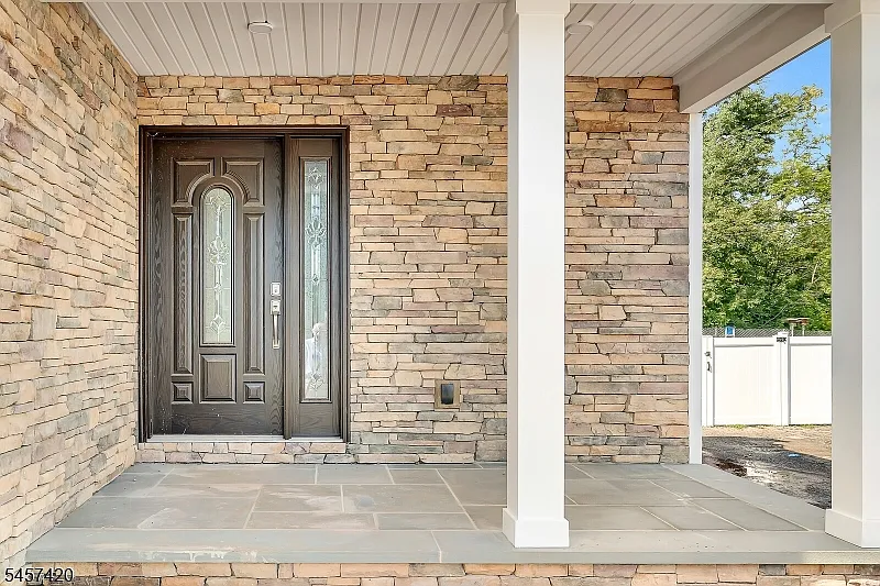 4 bed, 2.5 bath, 1842 sqft, $4,500 — Photo 3