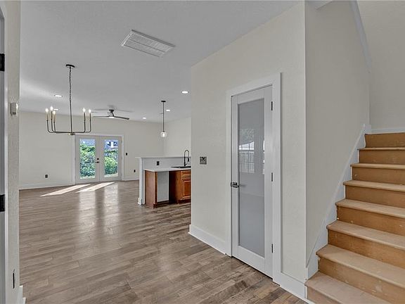 5th image of 402 Bullock St