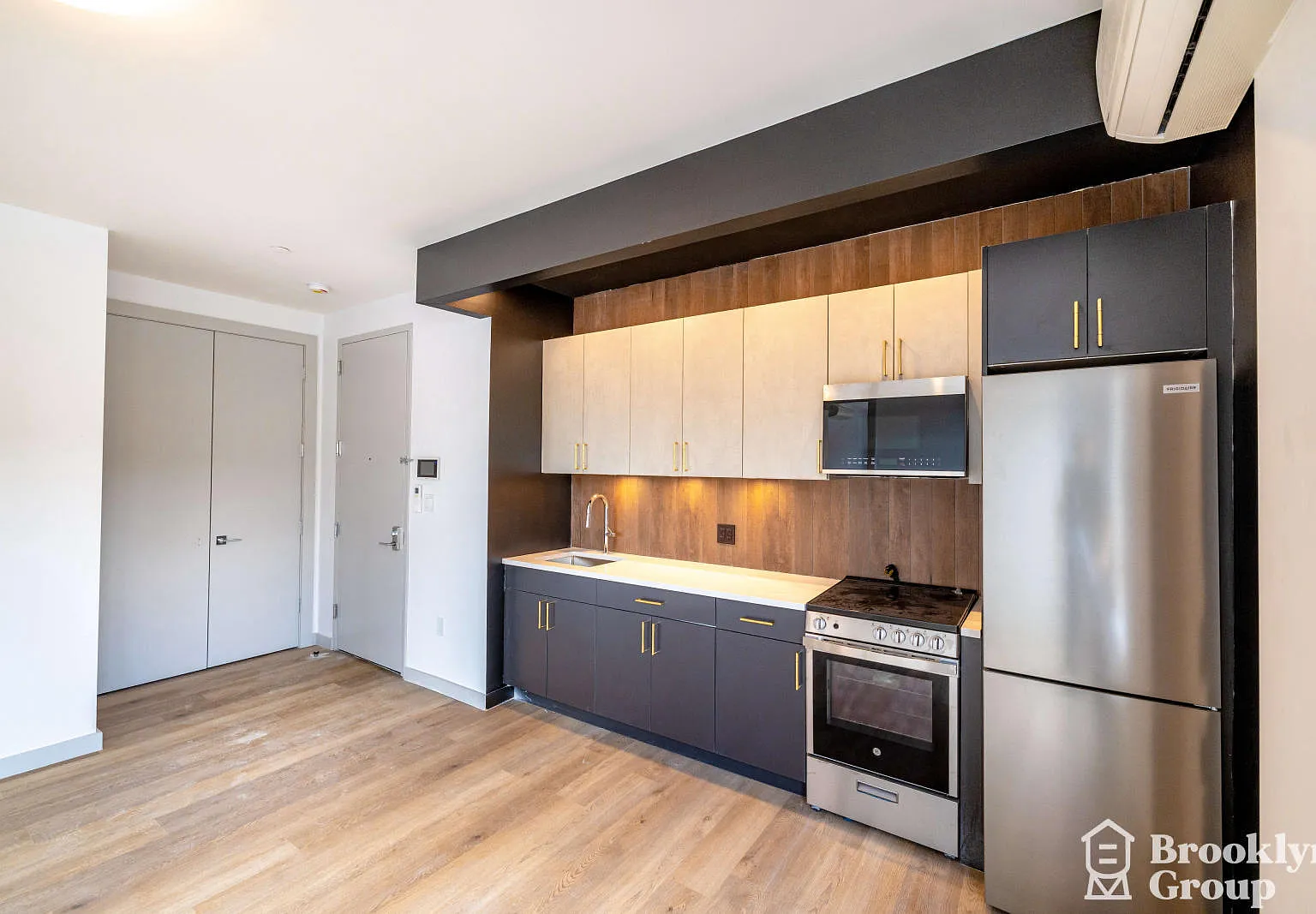 26 Sherman Ave — Photo 1