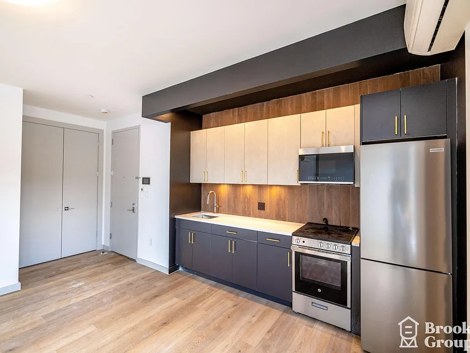26 Sherman Ave #6G