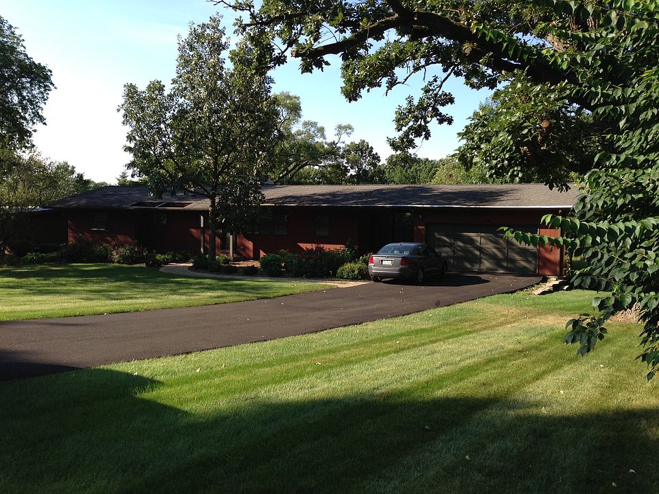 1st image of 22W681 Tamarack Dr