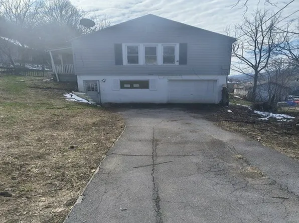 204 Cedar St, Bluefield, WV 24701