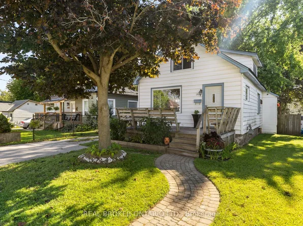 345 East St, Orillia, ON L3V 4C4