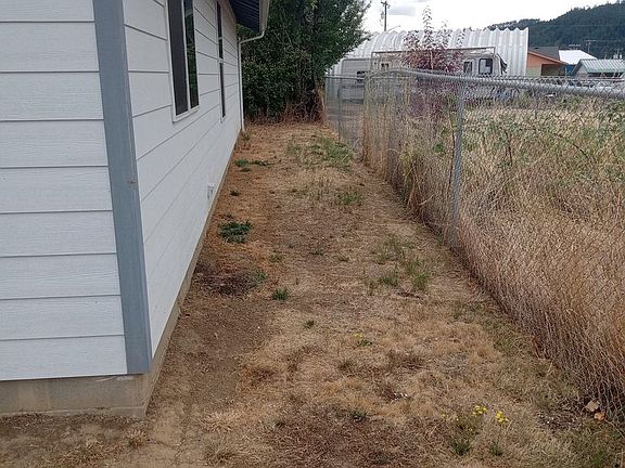 2nd image of 1424 Gleason Ave