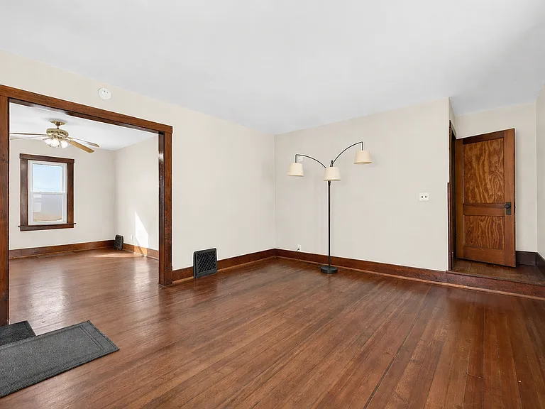 2418 Western Ave — Photo 7
