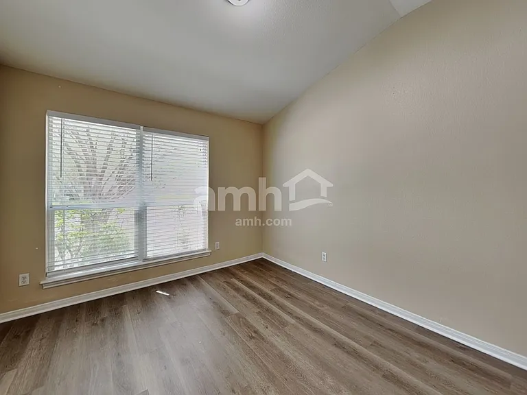 160 Bloomsbury Dr — Photo 12