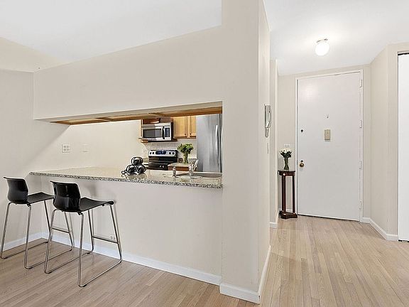 2nd image of 350 W 50th St APT 3LL
