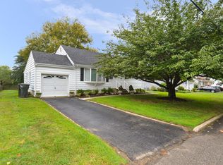 6 Parkview Dr, Hazlet, NJ 07730