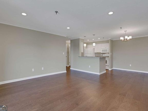 4th image of 300 Johnson Ferry Rd NE Unit B902